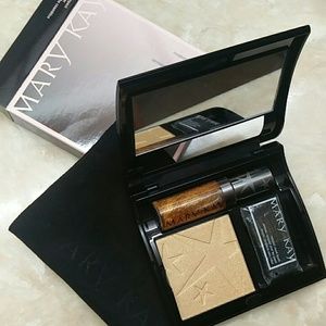 🆕 Kit, gloss highlighter and brush
